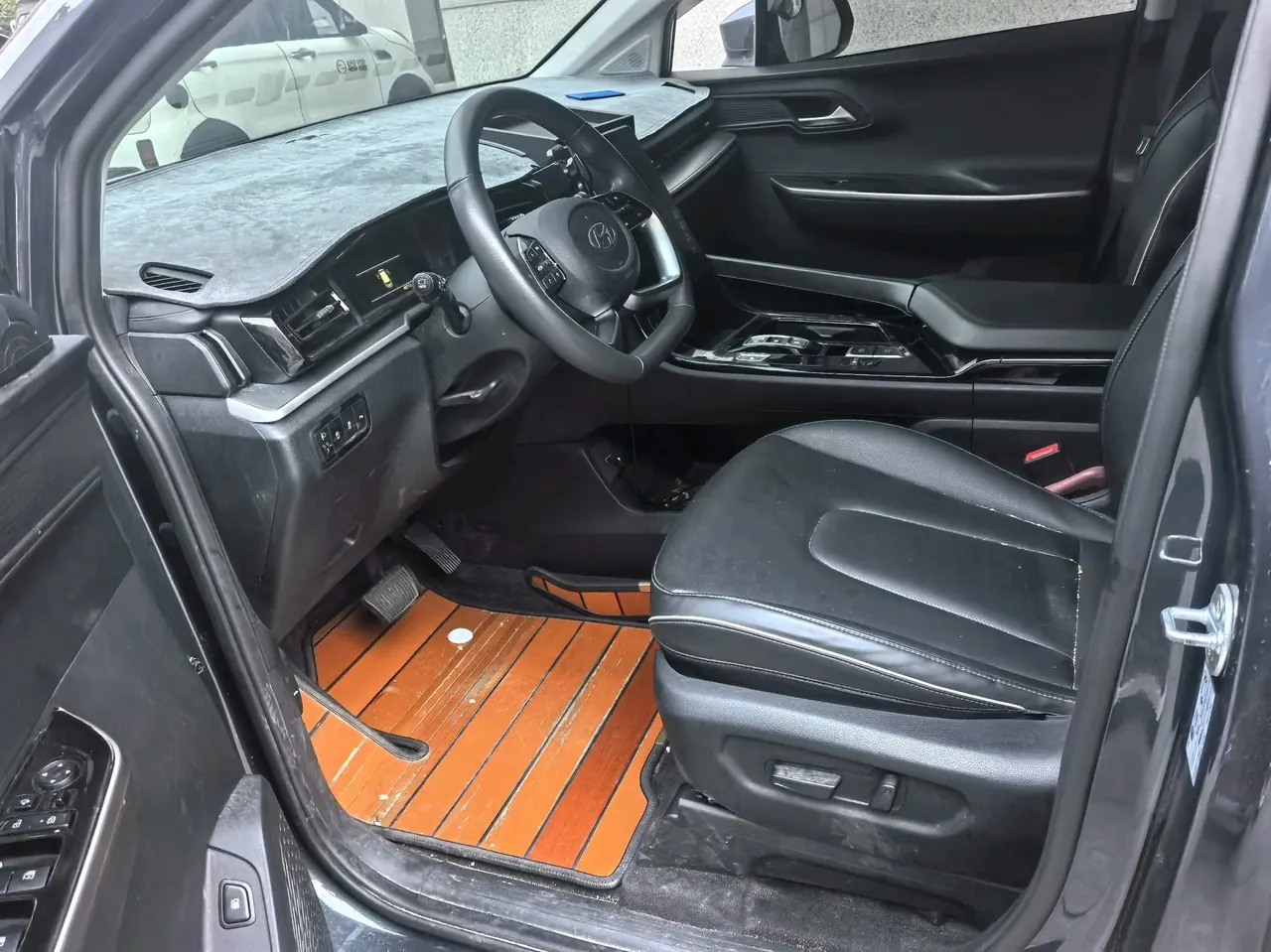 Hyundai 2024 Kusto 1.5TGDi 270TGDi LUX Premium Edition Automatic Gear 3