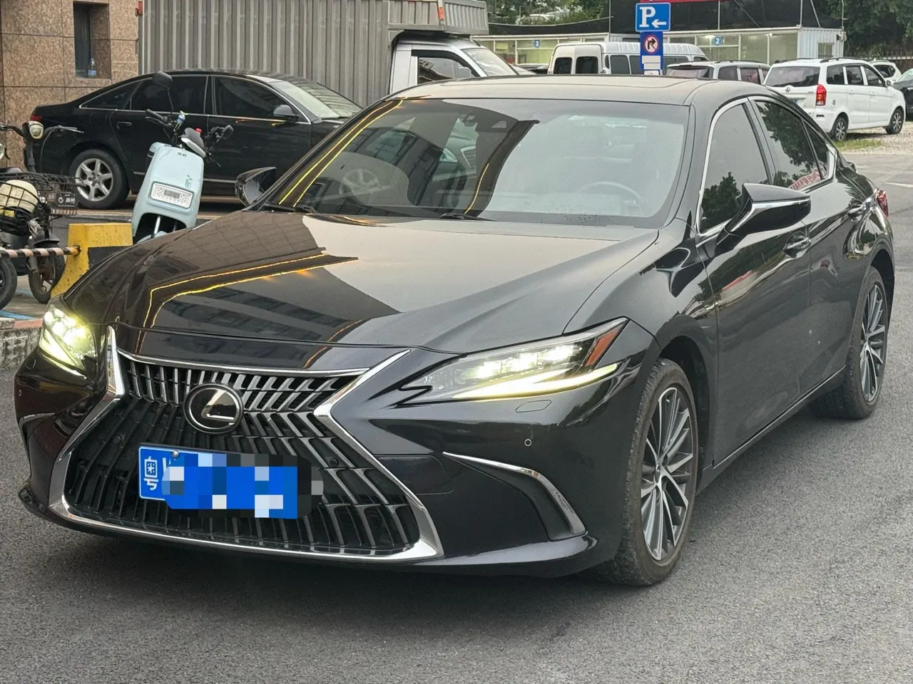 Open image lightbox: Lexus ES (Imported) 2022 ES300h 2.5 Stepless Premium Edition Automatic Gear