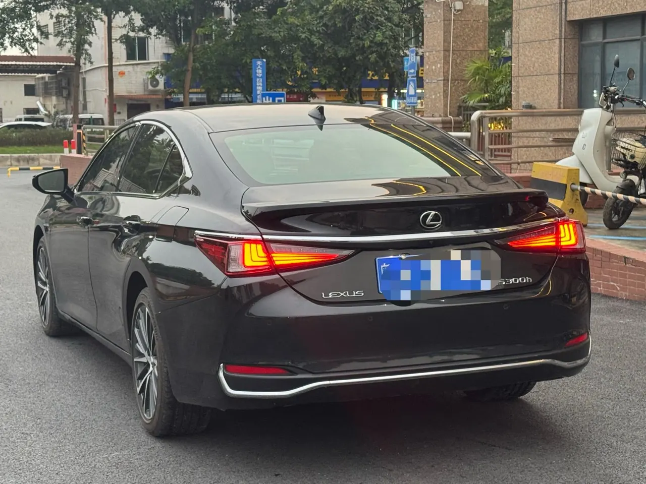 Lexus ES (Imported) 2022 ES300h 2.5 Stepless Premium Edition Automatic Gear 4