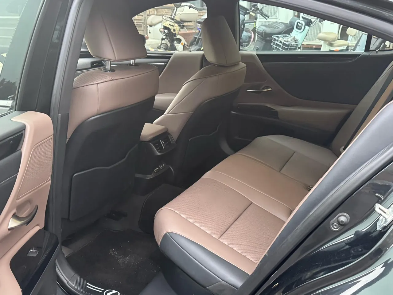 Lexus ES (Imported) 2022 ES300h 2.5 Stepless Premium Edition Automatic Gear 8