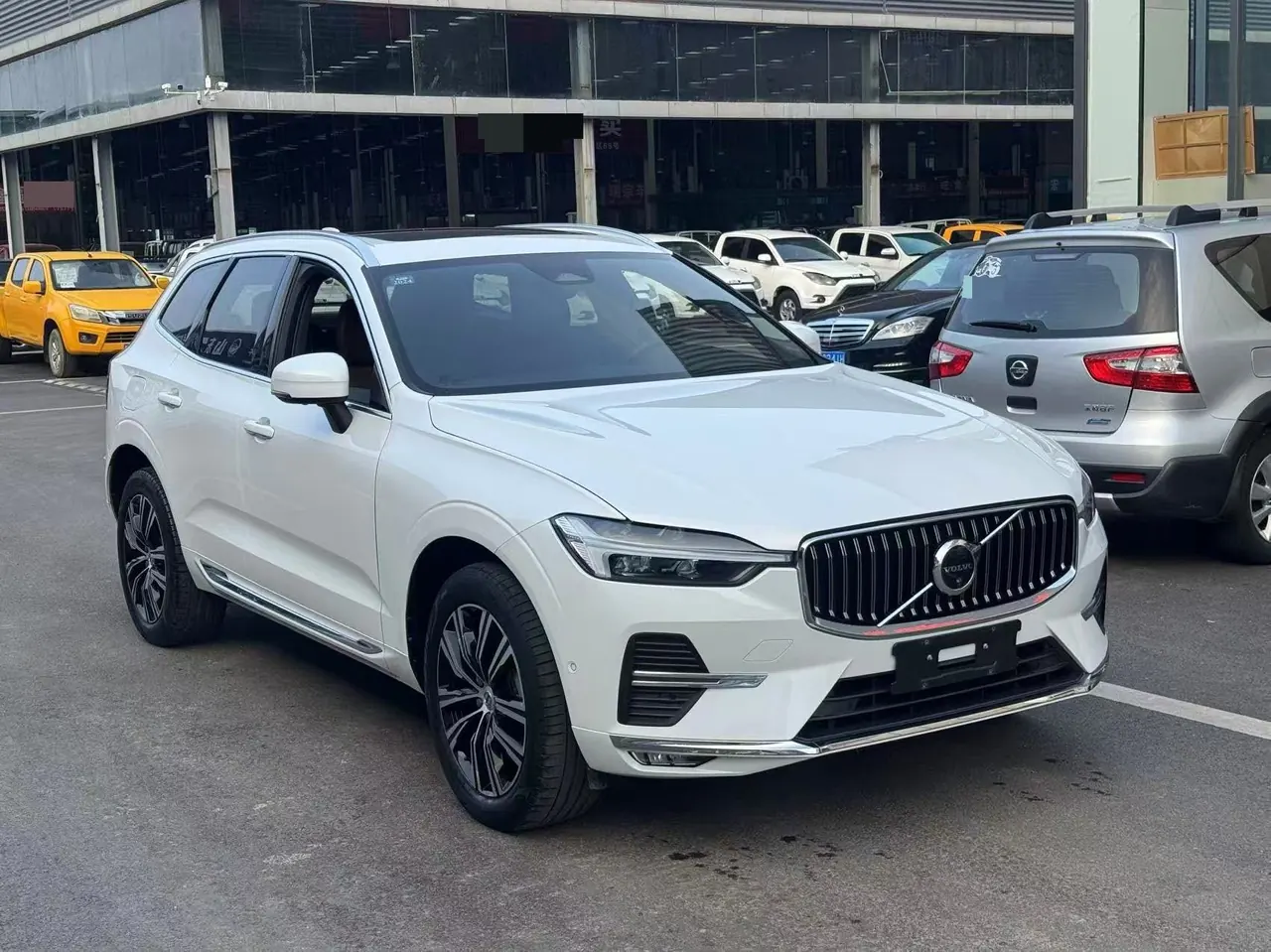 Volvo 2022 XC60 48V 2.0T B5 4WD Zhiya Deluxe Edition Automatic Gear 3