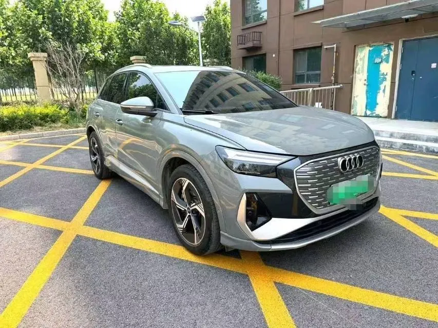 Audi 2022 Q4 e-tron 40 Creation Edition Automatic Gear 3