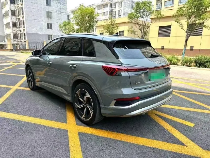 Audi 2022 Q4 e-tron 40 Creation Edition Automatic Gear 4