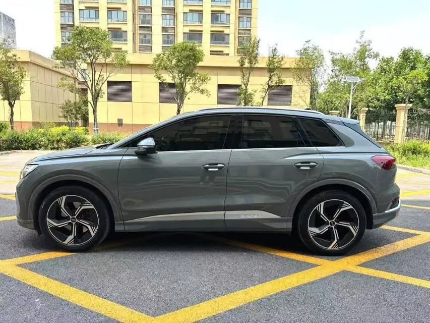 Audi 2022 Q4 e-tron 40 Creation Edition Automatic Gear 5