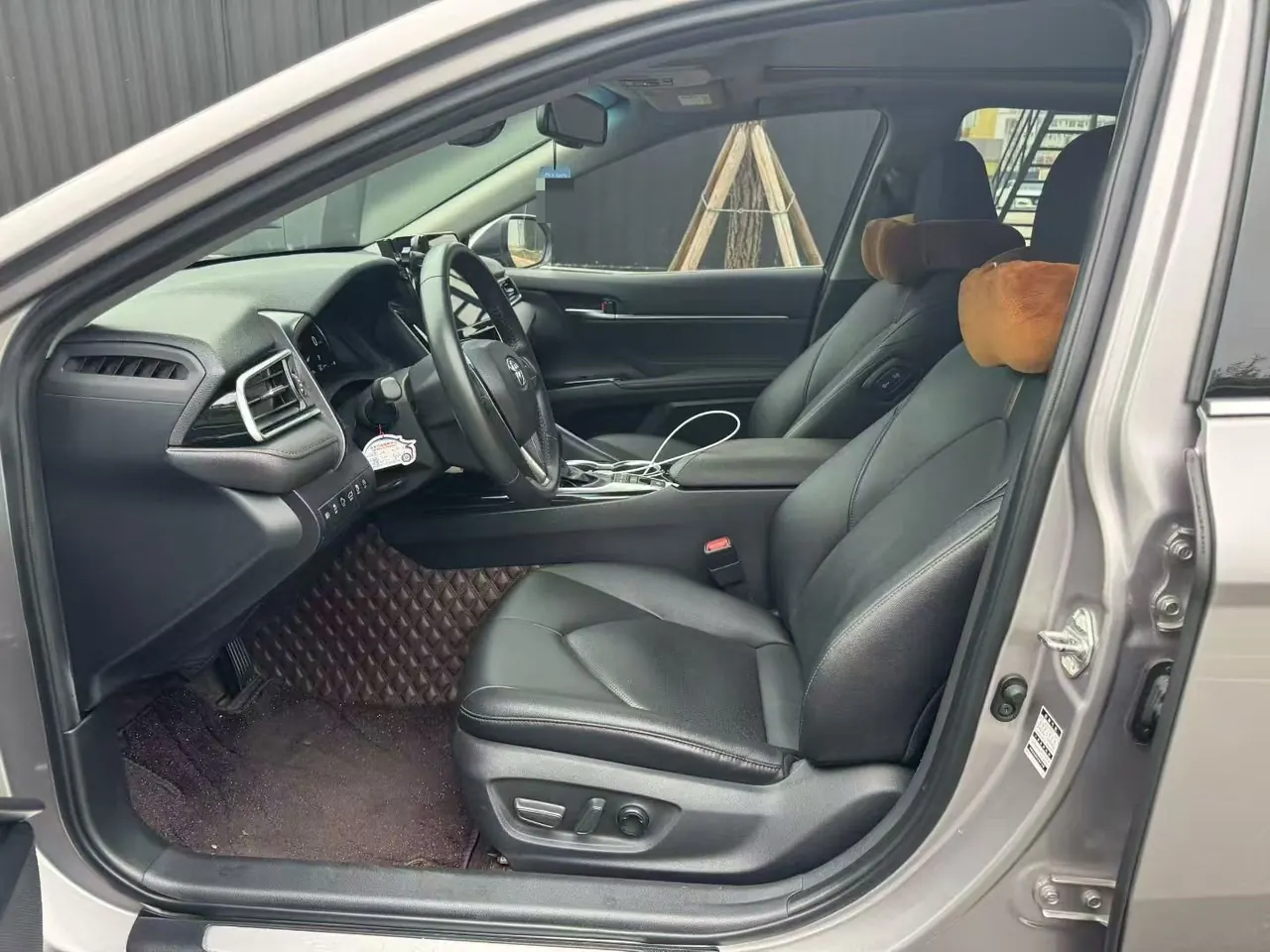 Toyota 2021 Camry 2.5G Deluxe Edition Automatic Gear 3