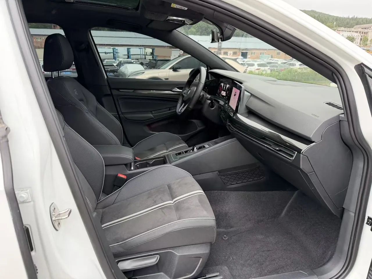 Volkswagen 2021 Golf 8 R-Line 1.4TSI 280TSI Automatic 12