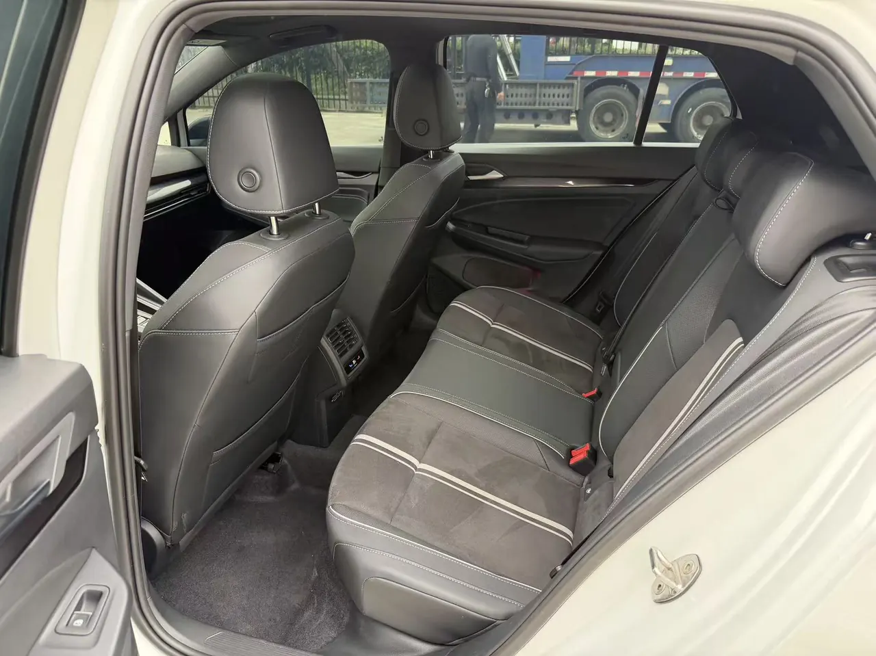 Volkswagen 2021 Golf 8 R-Line 1.4TSI 280TSI Automatic 13