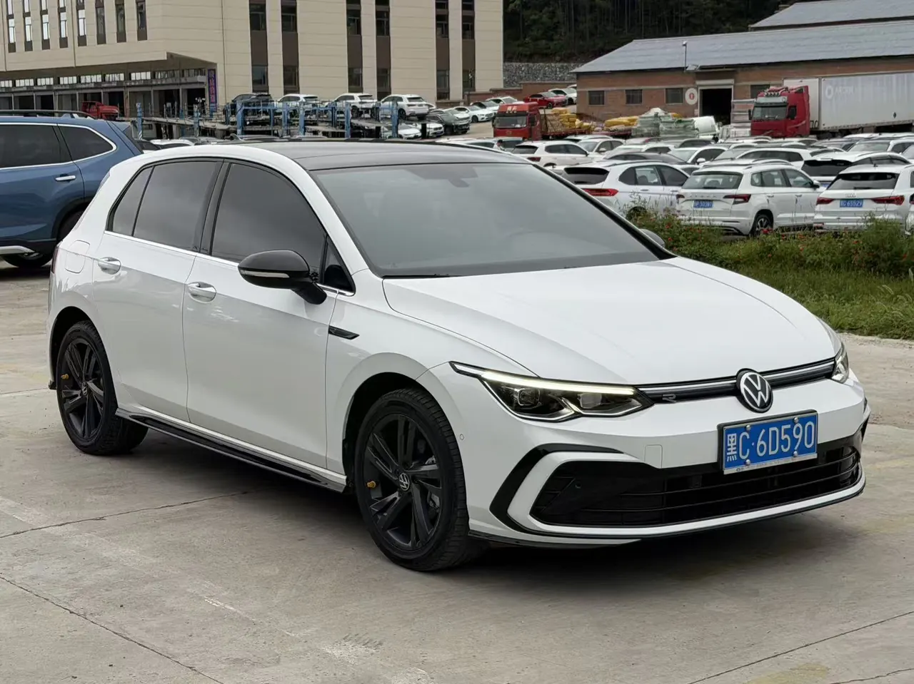 Volkswagen 2021 Golf 8 R-Line 1.4TSI 280TSI Automatic 3