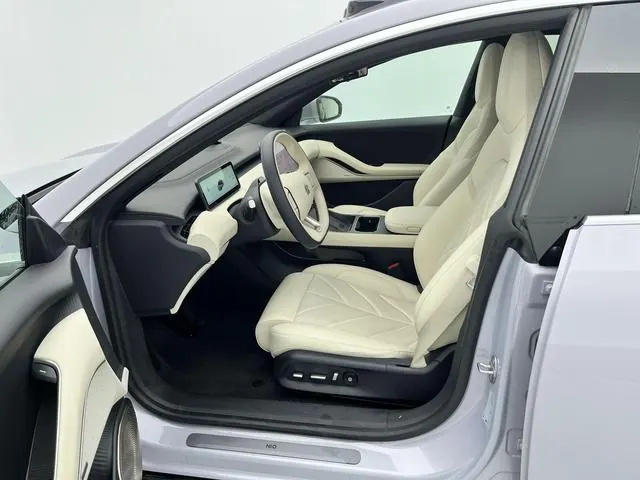 NIO 2025 ET5 75kWh automatic transmission 4