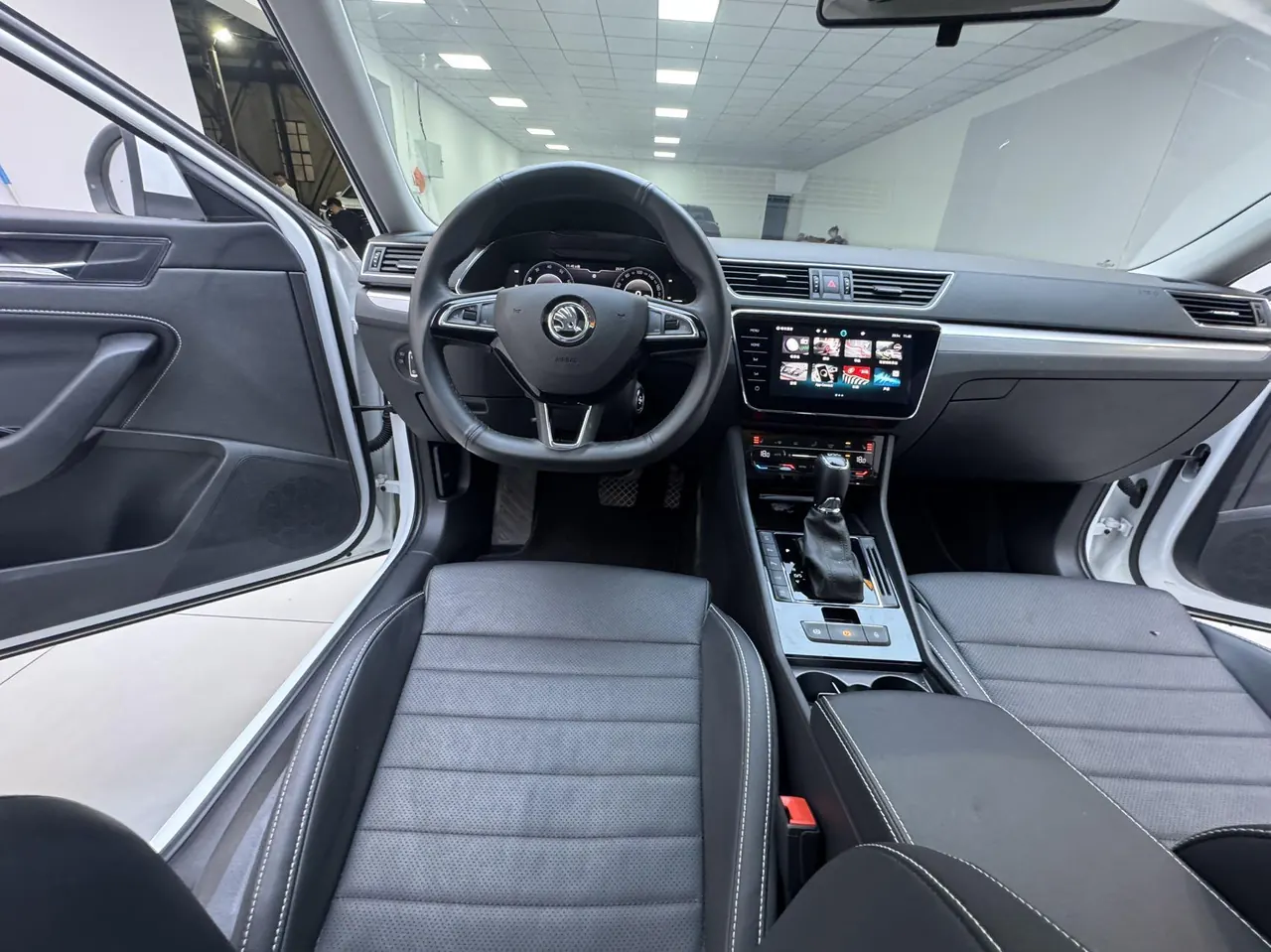 Skoda 2023 Express 1.4TSI TSI280 Premium Edition (Modified) Automatic Gear 8