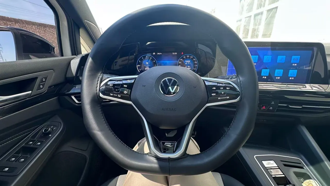 Volkswagen 2023 Golf 8 R-Line 1.4TSI 280TSI Lite (Modified) Automatic Gear 9