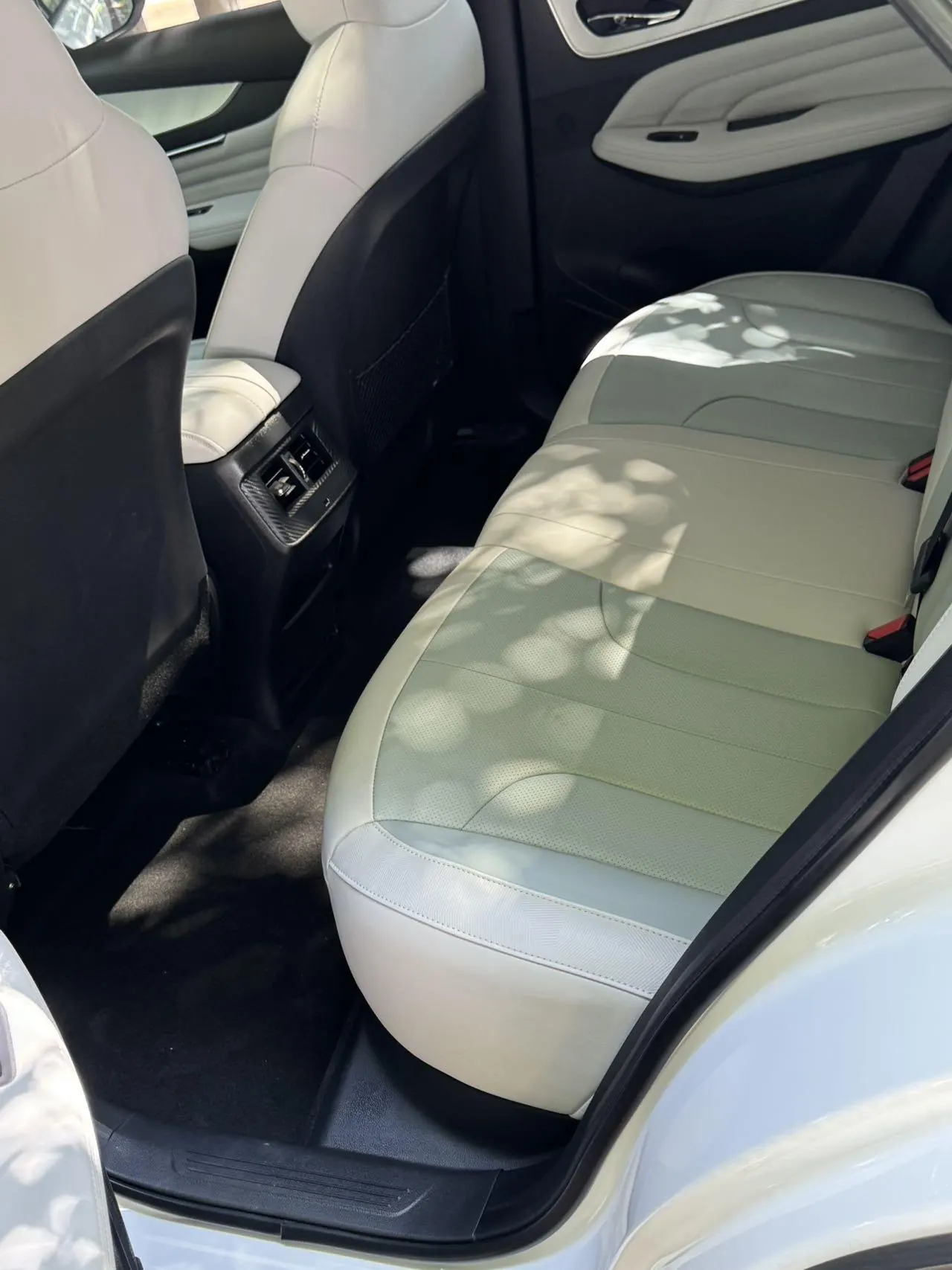 Venucia 2023 large V DD-i super hybrid 1.5T stepless 110km iT version automatic gear 5