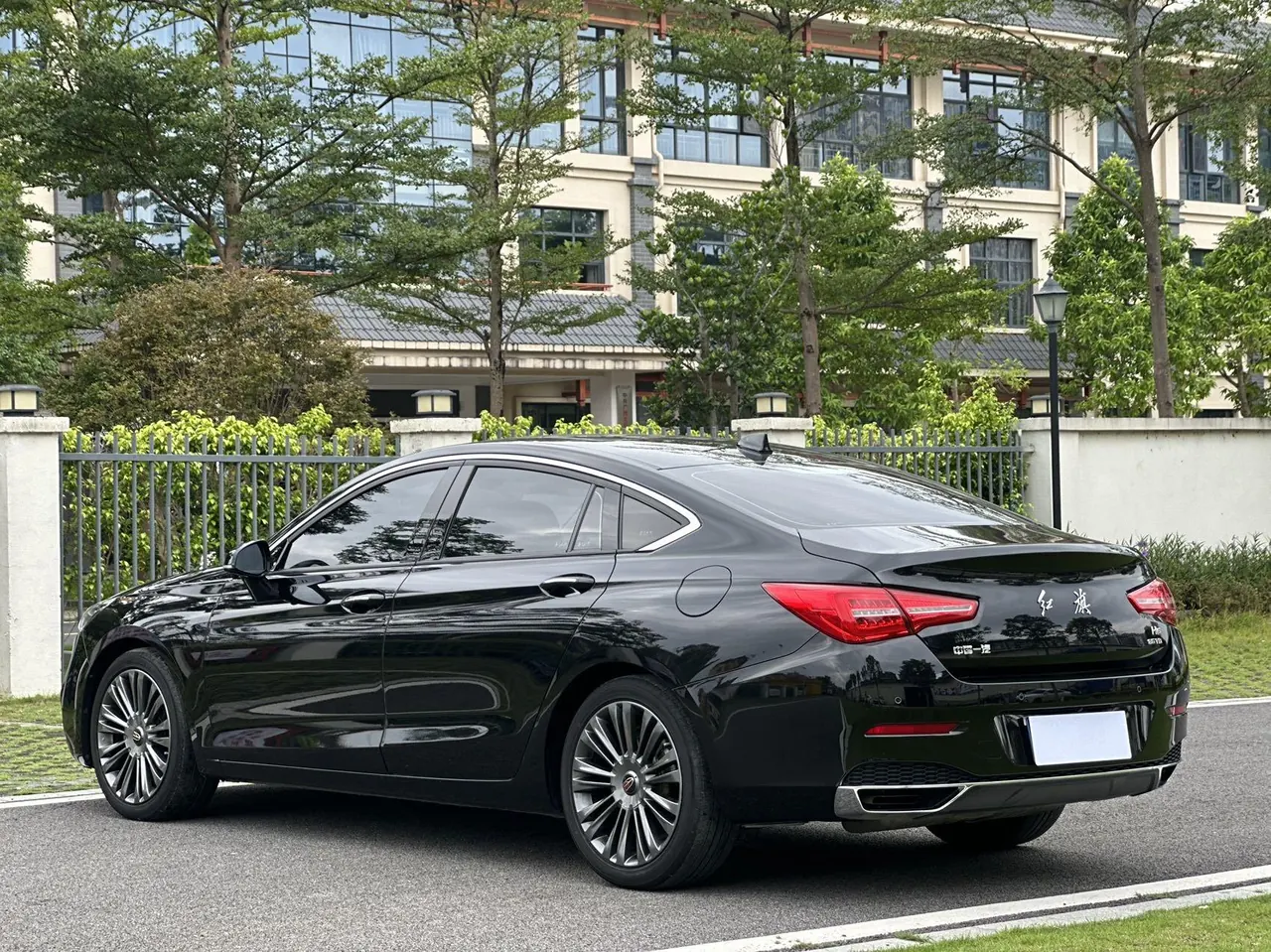 HongQi 2020 H5 1.8TD Zhilian Flag Edition Automatic Gear 9