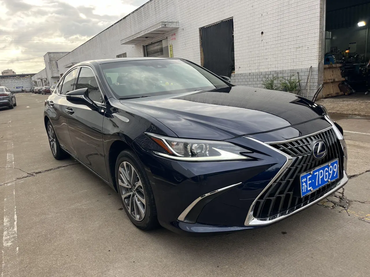 打开图片灯箱:Lexus ES (Imported) 2021 ES300h 2.5 Stepless Excellence Edition Automatic Gear