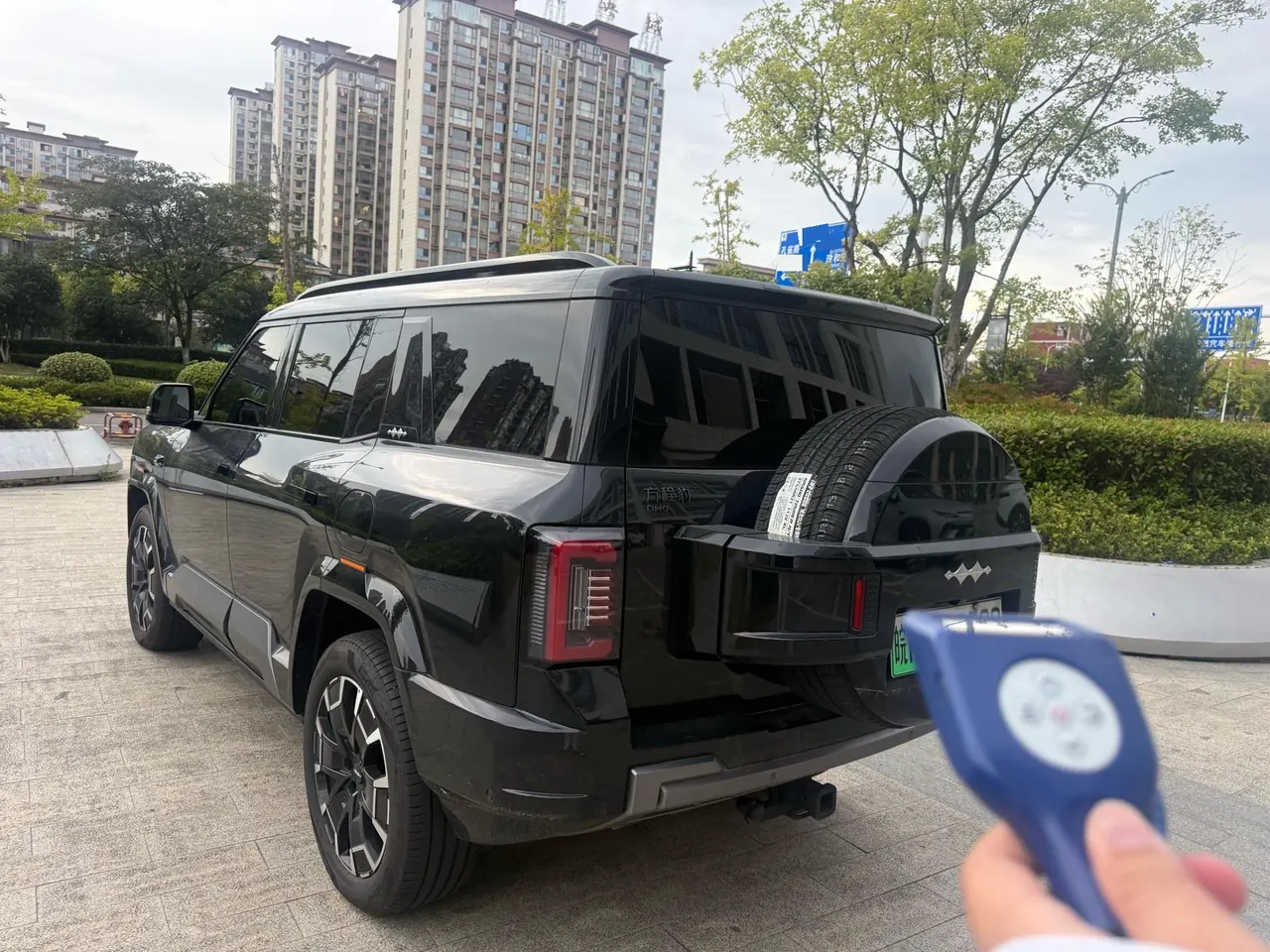FangChengBao 2025 Leopard 8 2.0T Stepless Zhiyong Flagship Edition 6-seat Automatic Gear 4