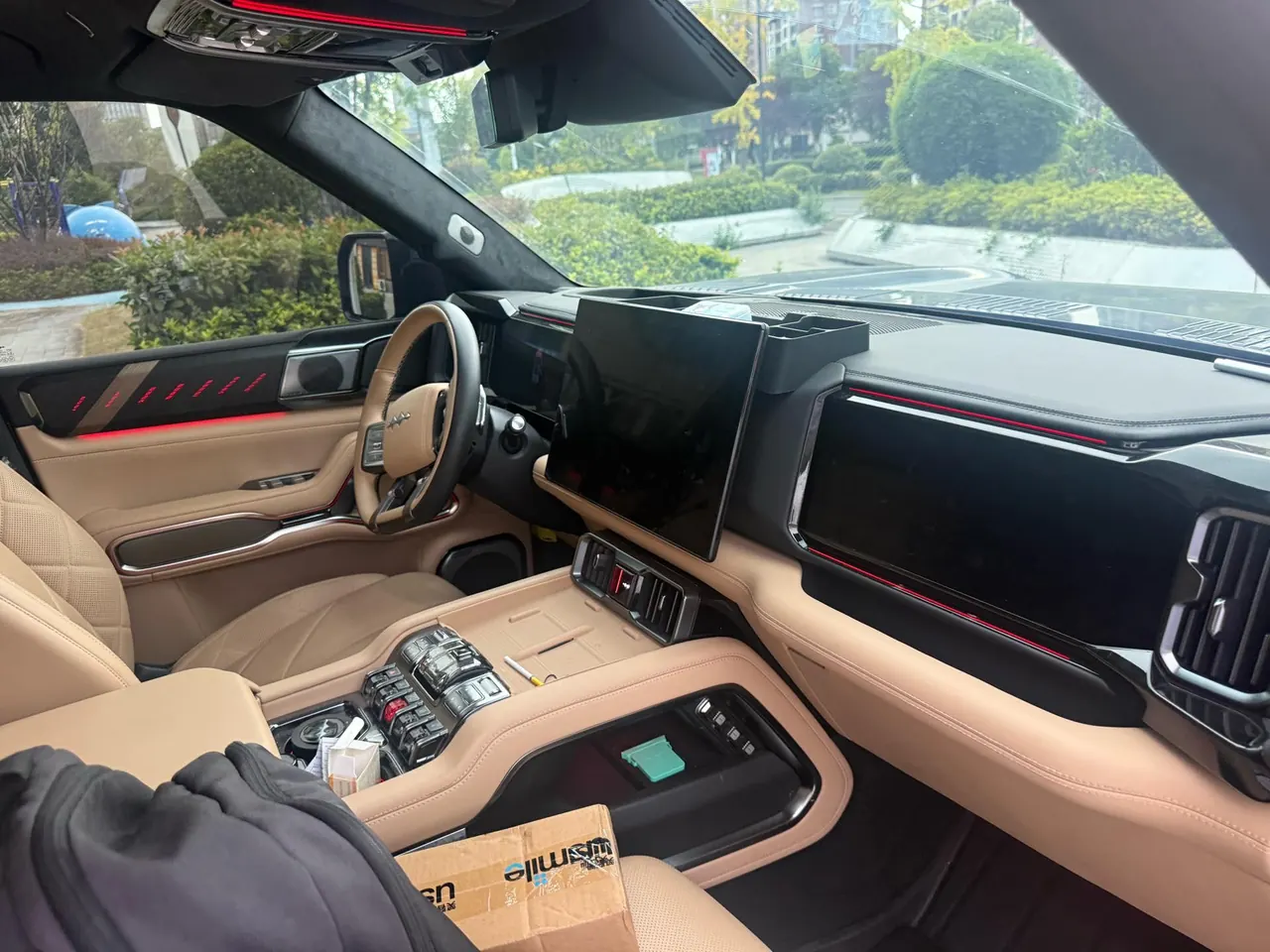 FangChengBao 2025 Leopard 8 2.0T Stepless Zhiyong Flagship Edition 6-seat Automatic Gear 6