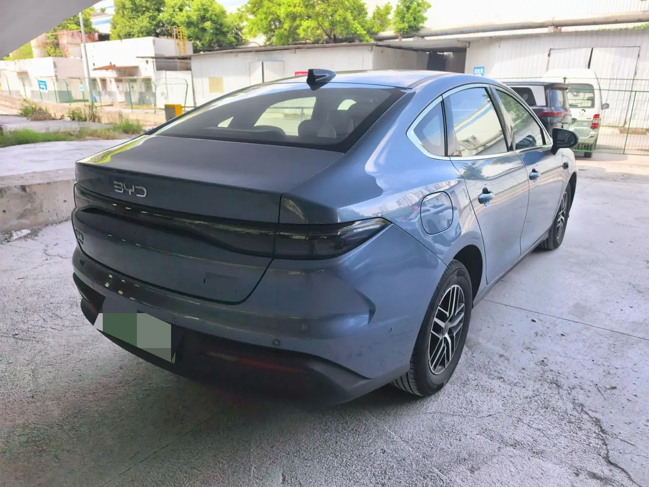 BYD 2025 seals 05 DM-i 1.5 stepless smart driving version 120KM flagship automatic gear 4