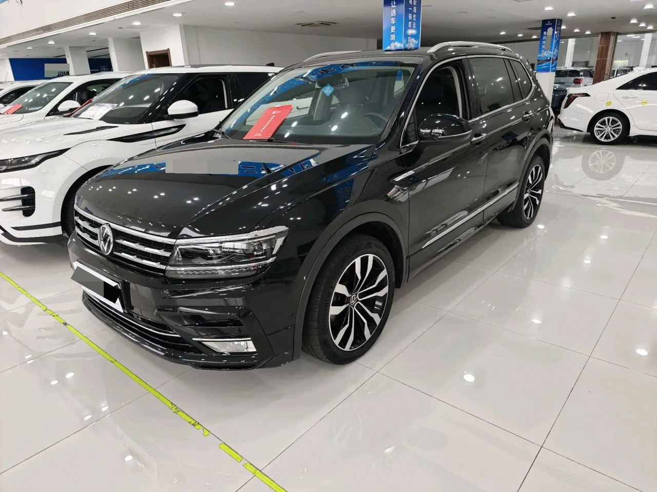 打开图片灯箱:Volkswagen 2021 Tiguan L R-Line 2.0TSI 380TSI Four-wheel Drive Overdrive Edition 7-seat Automatic Gear