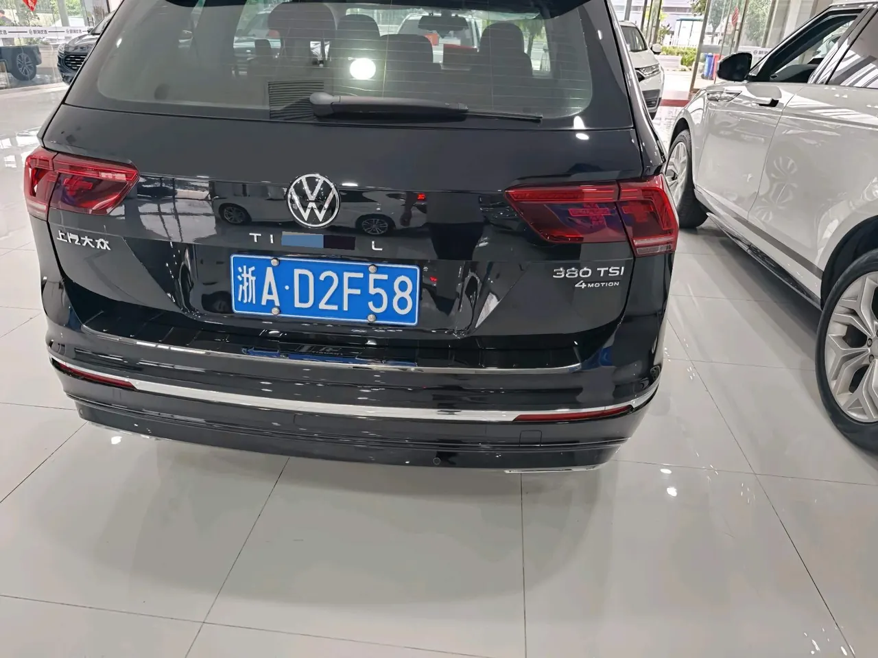Volkswagen 2021 Tiguan L R-Line 2.0TSI 380TSI Four-wheel Drive Overdrive Edition 7-seat Automatic Gear 3
