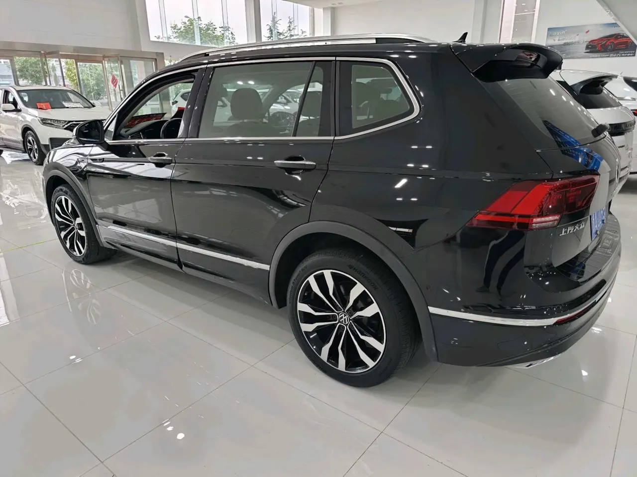 Volkswagen 2021 Tiguan L R-Line 2.0TSI 380TSI Four-wheel Drive Overdrive Edition 7-seat Automatic Gear 4