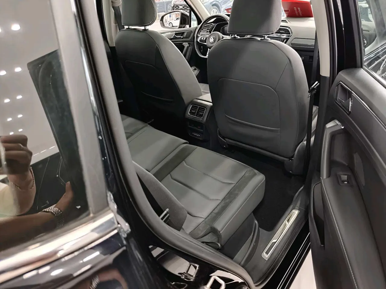 Volkswagen 2021 Tiguan L R-Line 2.0TSI 380TSI Four-wheel Drive Overdrive Edition 7-seat Automatic Gear 6