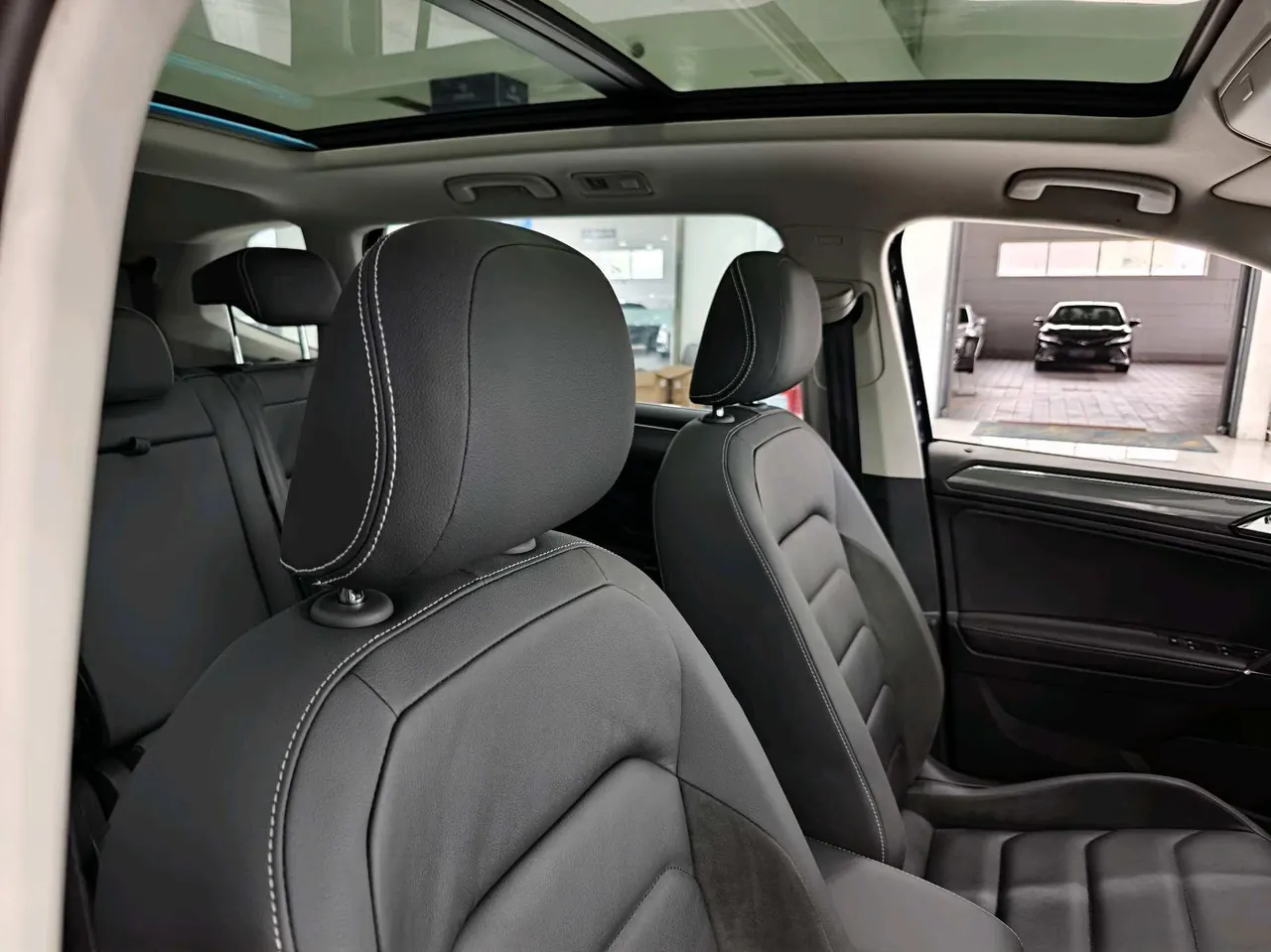 Volkswagen 2021 Tiguan L R-Line 2.0TSI 380TSI Four-wheel Drive Overdrive Edition 7-seat Automatic Gear 7