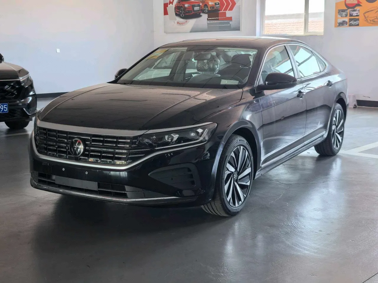 打开图片灯箱:Volkswagen 2026 Passat 2.0TSI 330TSI outstanding elite edition automatic gear