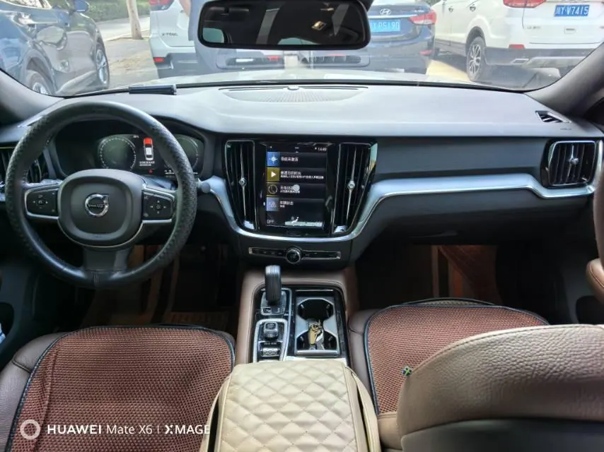 Volvo S60 New Energy 2021 S60 PHEV 2.0T T8 Four-wheel Drive Zhiyi Deluxe Edition Automatic Gear 3