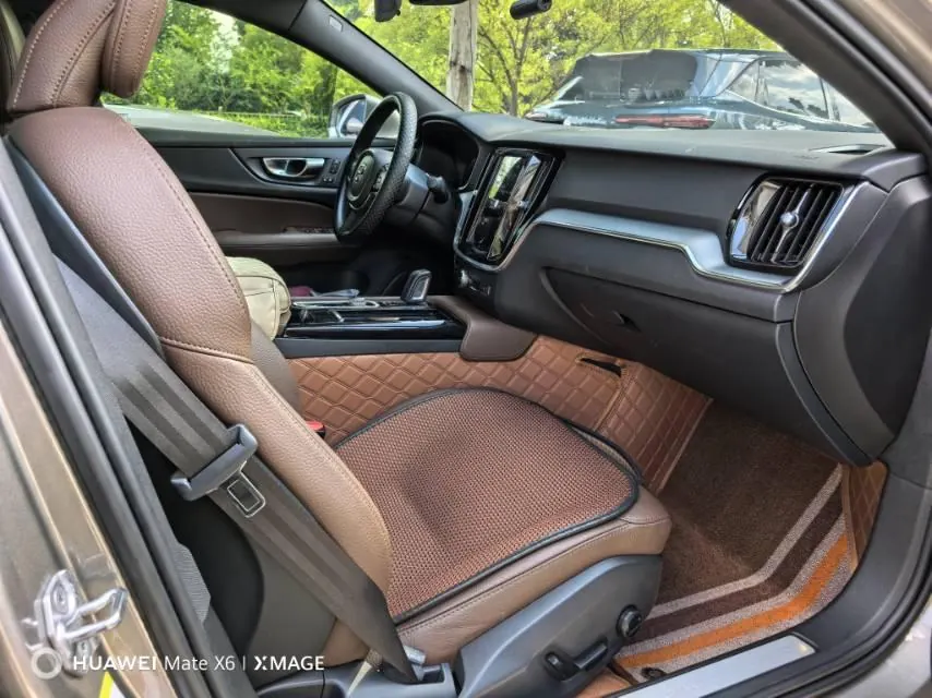 Volvo S60 New Energy 2021 S60 PHEV 2.0T T8 Four-wheel Drive Zhiyi Deluxe Edition Automatic Gear 4