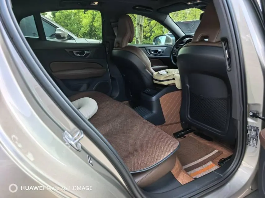 Volvo S60 New Energy 2021 S60 PHEV 2.0T T8 Four-wheel Drive Zhiyi Deluxe Edition Automatic Gear 5
