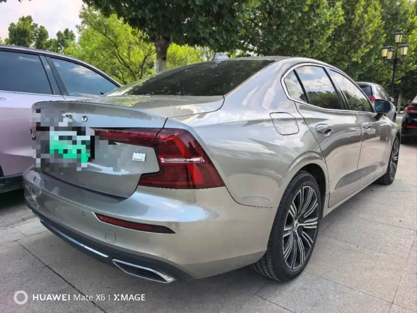 Volvo S60 New Energy 2021 S60 PHEV 2.0T T8 Four-wheel Drive Zhiyi Deluxe Edition Automatic Gear 6
