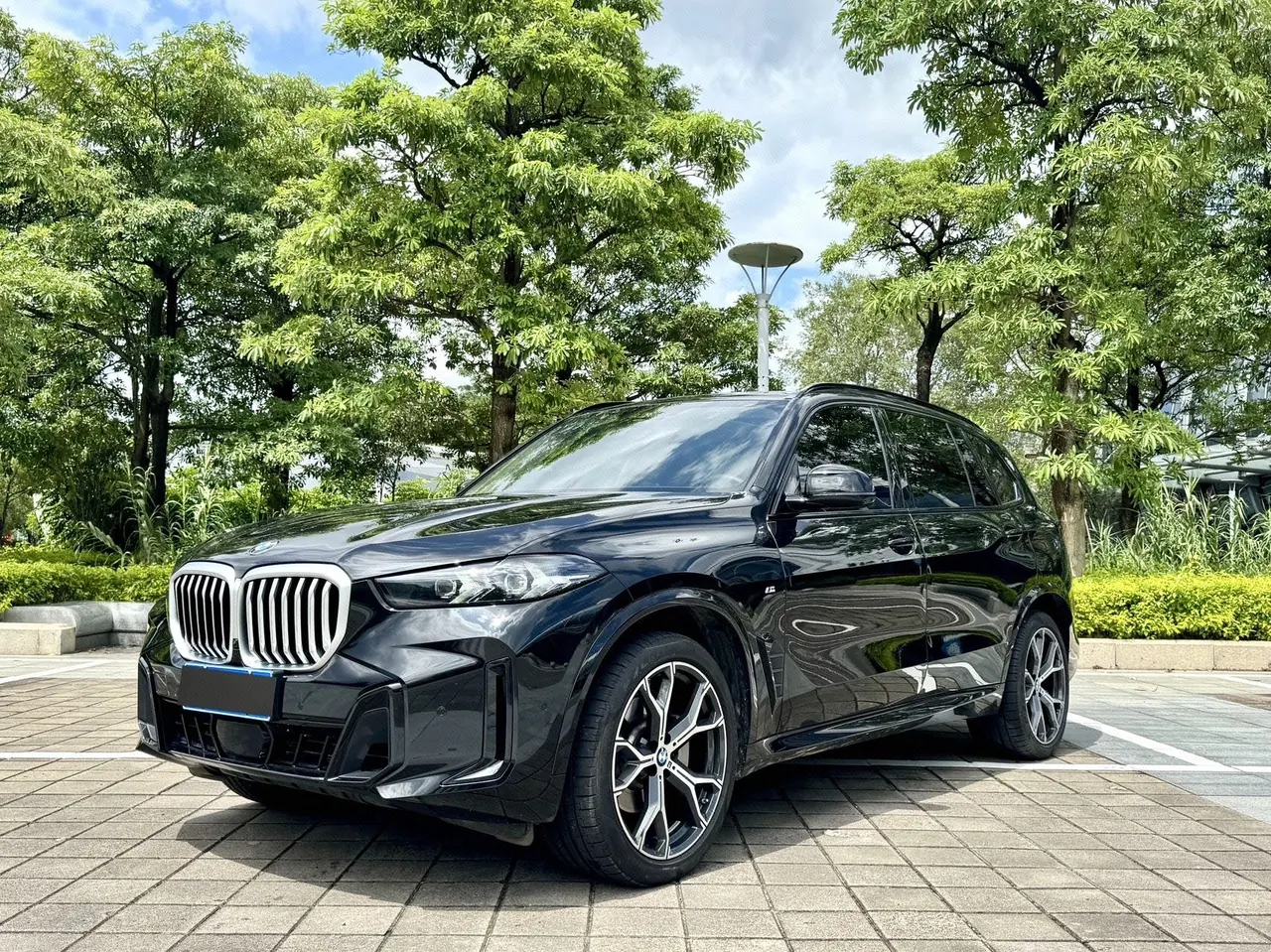 打开图片灯箱:BMW 2023 X5 xDrive30Li 48V 2.0T exclusive M sports suit automatic gear