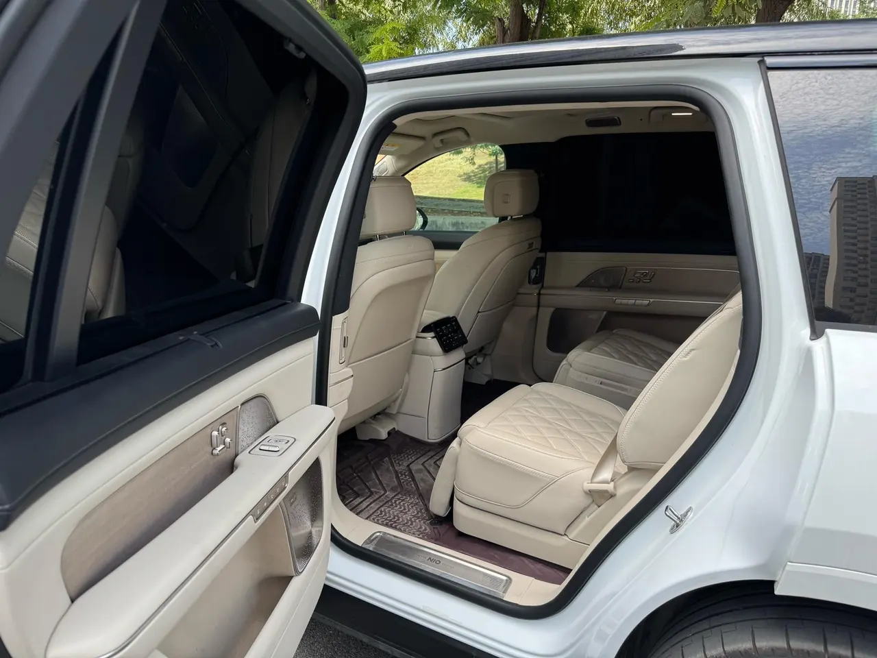 NIO 2026 ES8 6‑Seater Executive Signature Edition Automatic Transmission 3