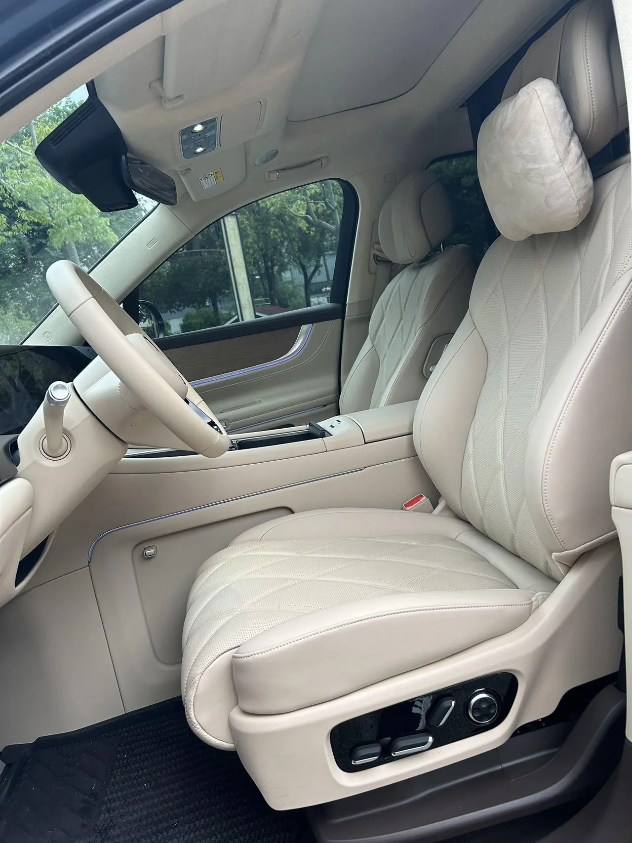 AITO 2025 AITO M9 extended range Ultra version 52kWh6 seat version automatic gear 7
