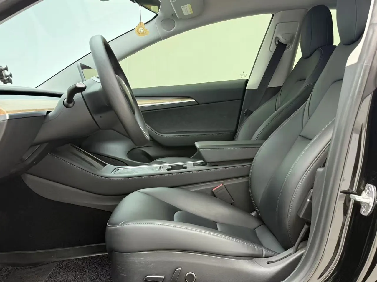 Tesla 2022 Model 3 rear-wheel drive version of automatic transmission 4