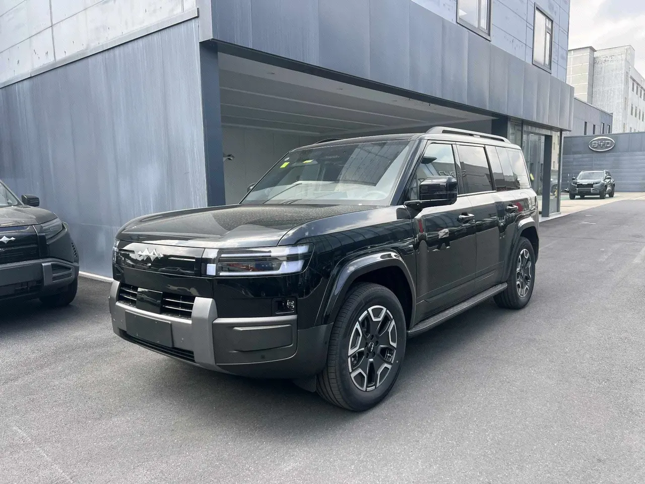 打开图片灯箱:FangChengBao 2025 Titanium 7 1.5T Stepless 200KM Two-Drive Max Edition Automatic Gear