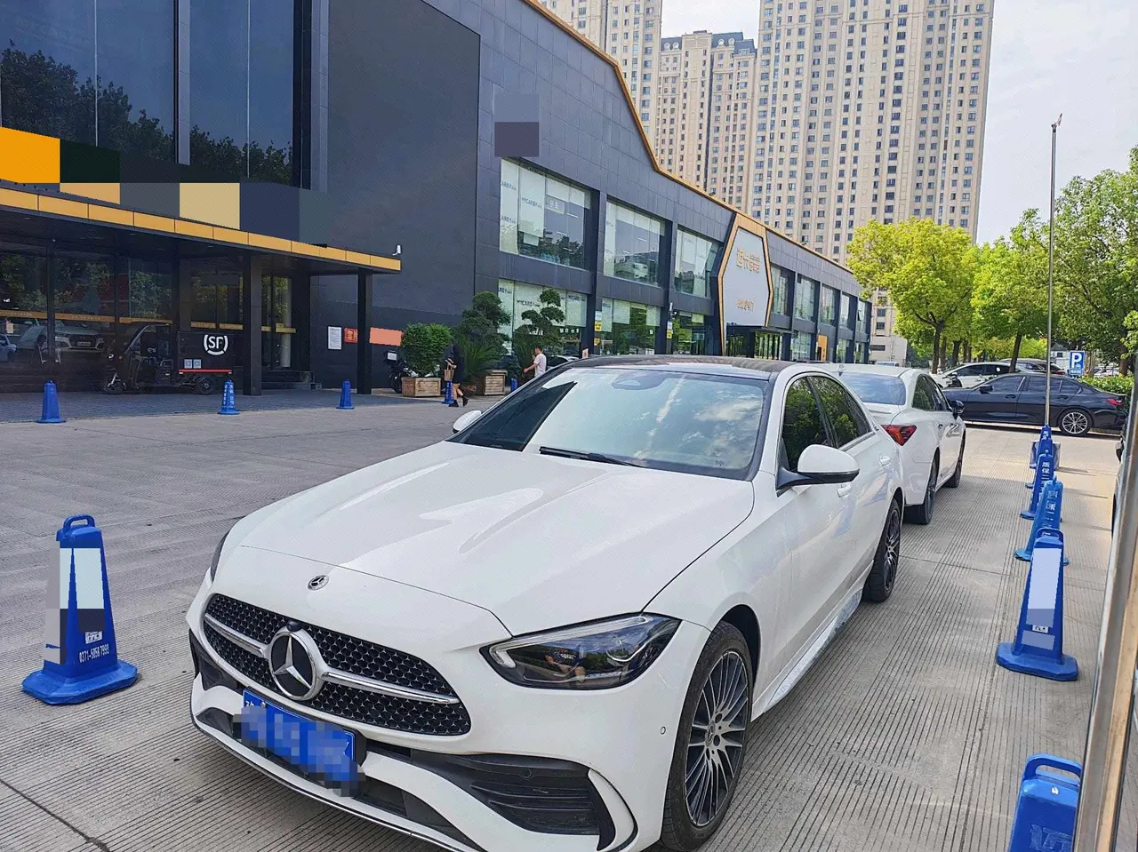 打开图片灯箱:Mercedes Benz Class C 2025 C 260 L 48V 1.5T Sports Edition Automatic Gear