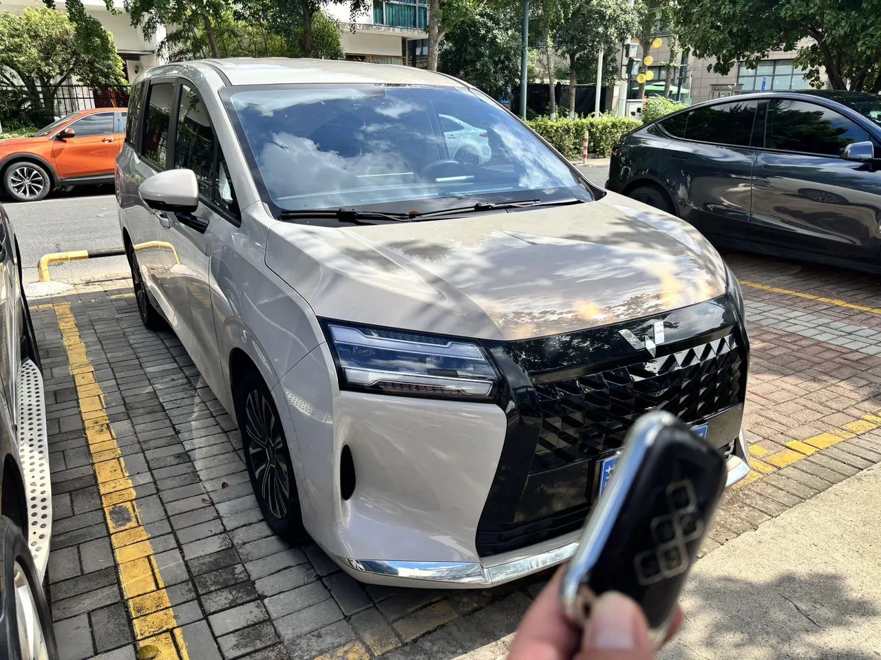 WuLing 2025 Starlight 730 1.5T CVT Elite Automatic Transmission 2