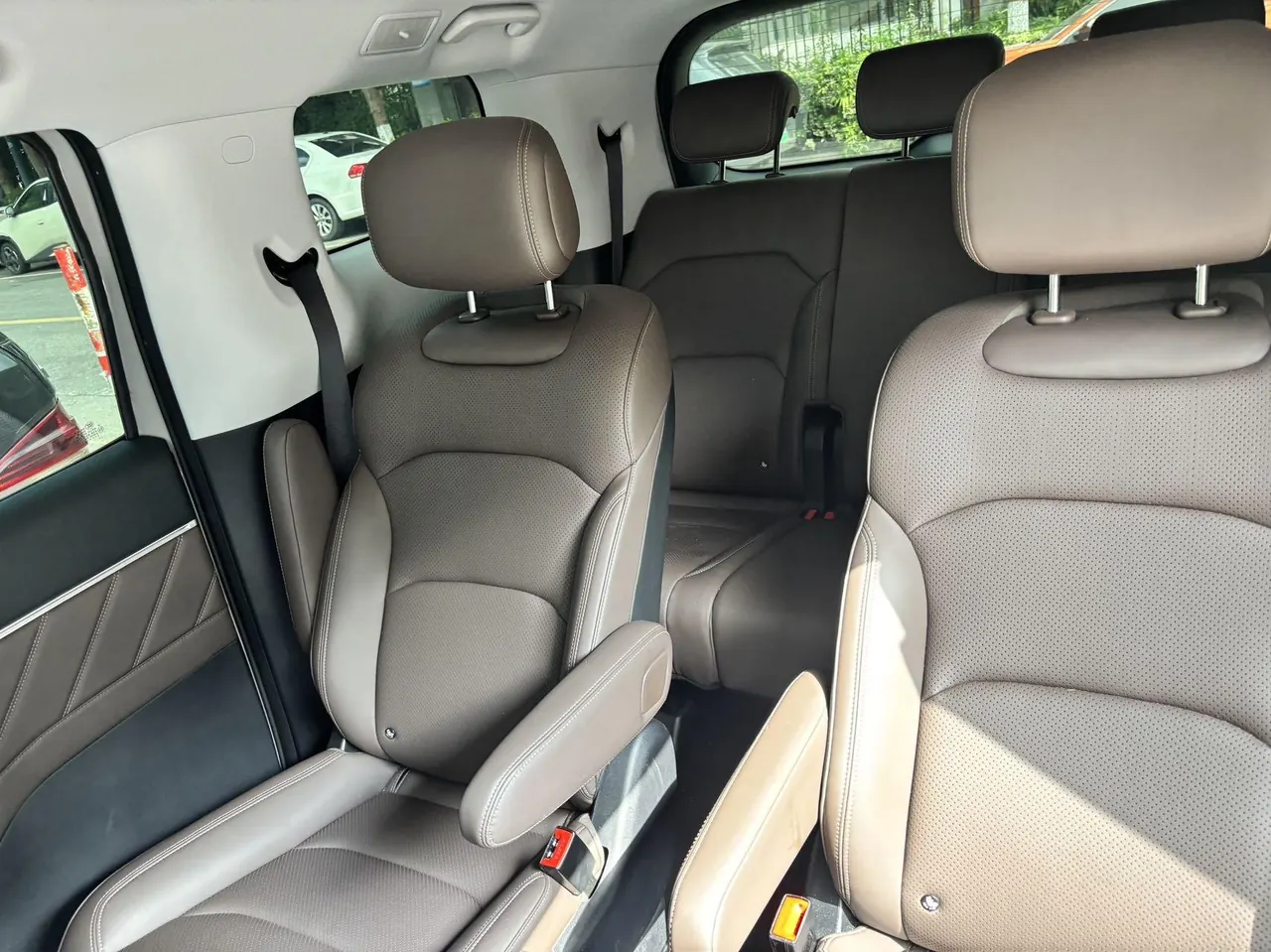 WuLing 2025 Starlight 730 1.5T CVT Elite Automatic Transmission 4