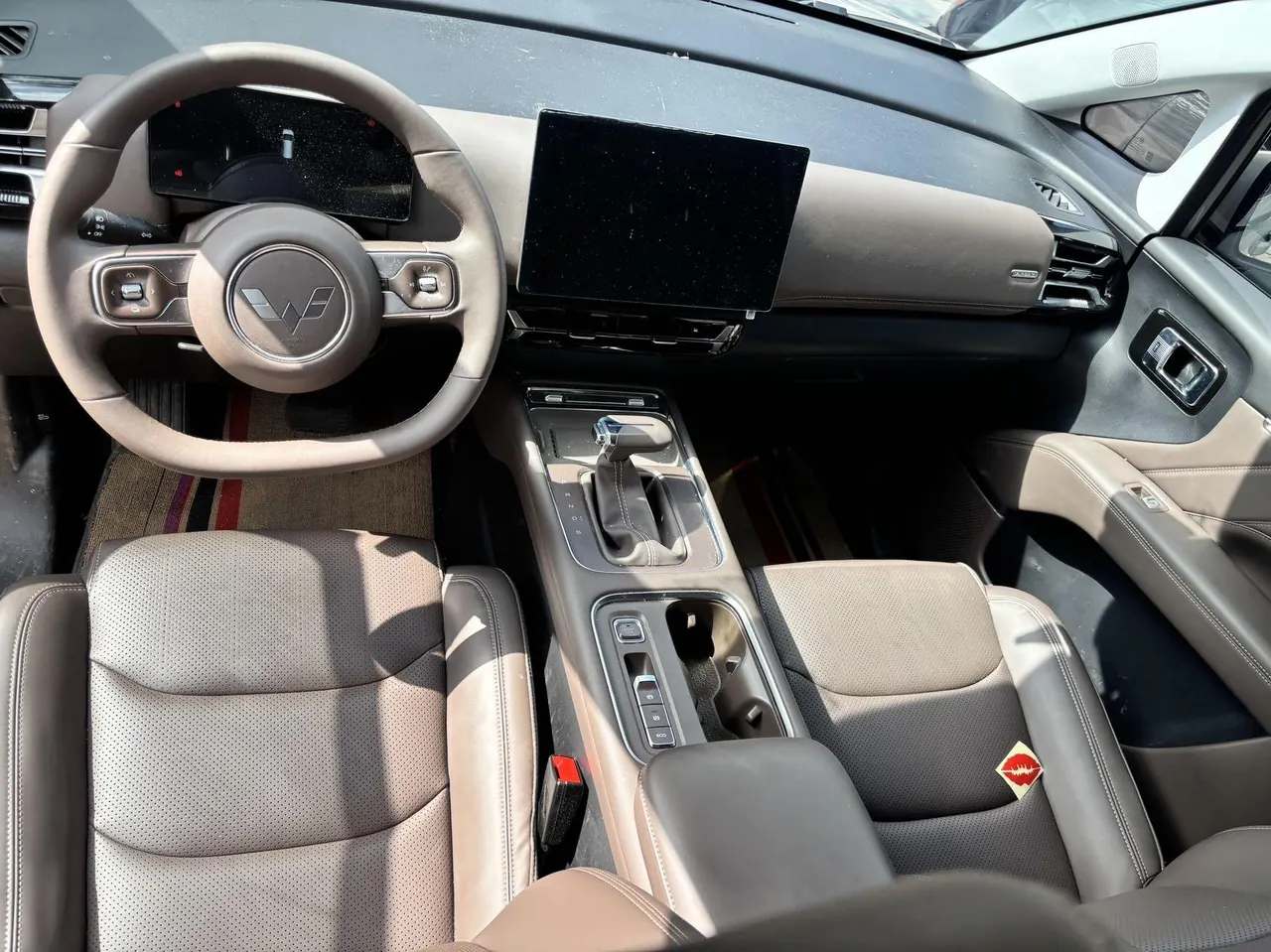 WuLing 2025 Starlight 730 1.5T CVT Elite Automatic Transmission 5