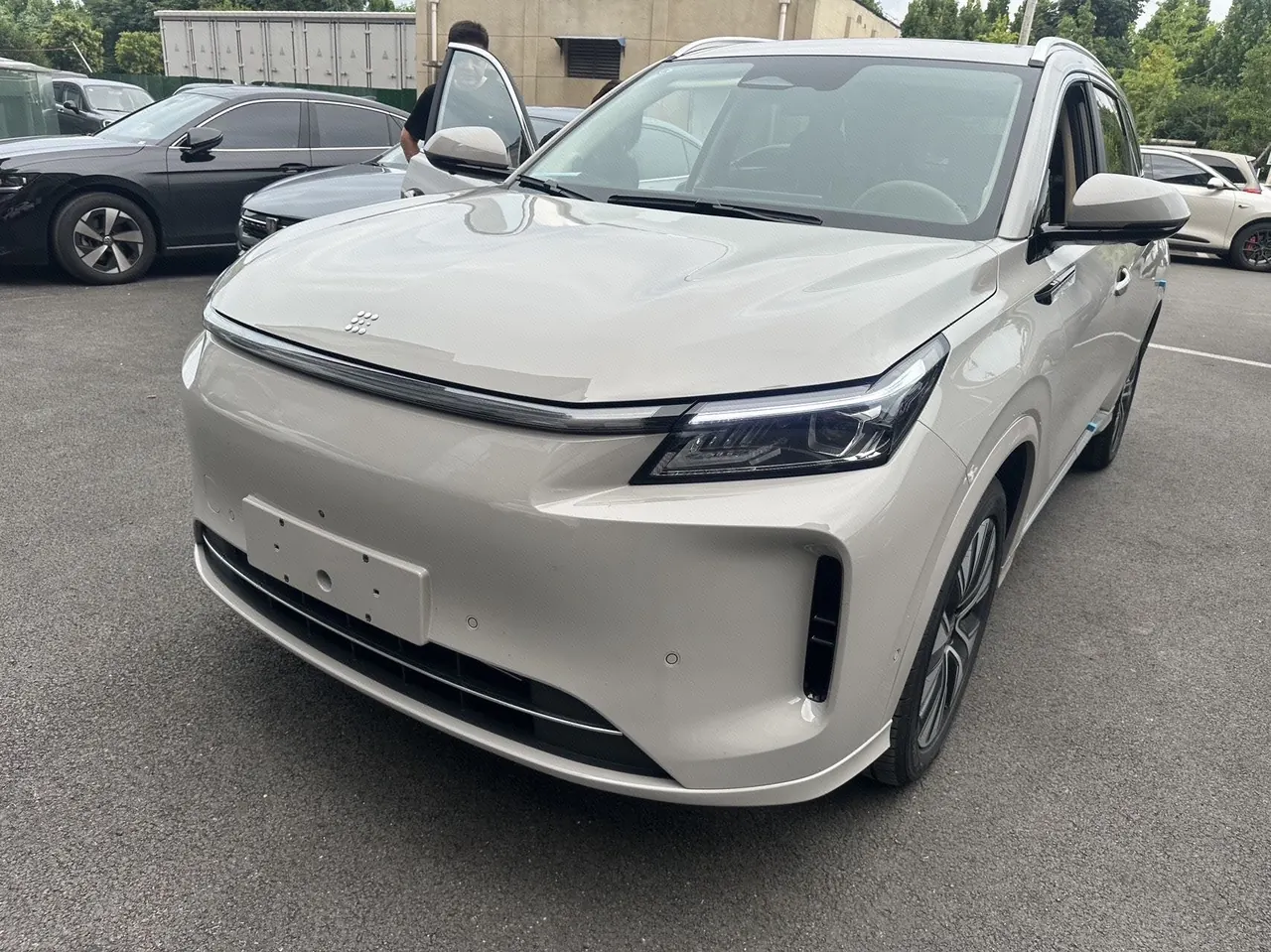 LanDian 2026 LanDian E5 PLUS 1.5 Stepless Standard Endurance Four-wheel Drive Performance Edition Ultra5 Seat Automatic Transmission - View 1