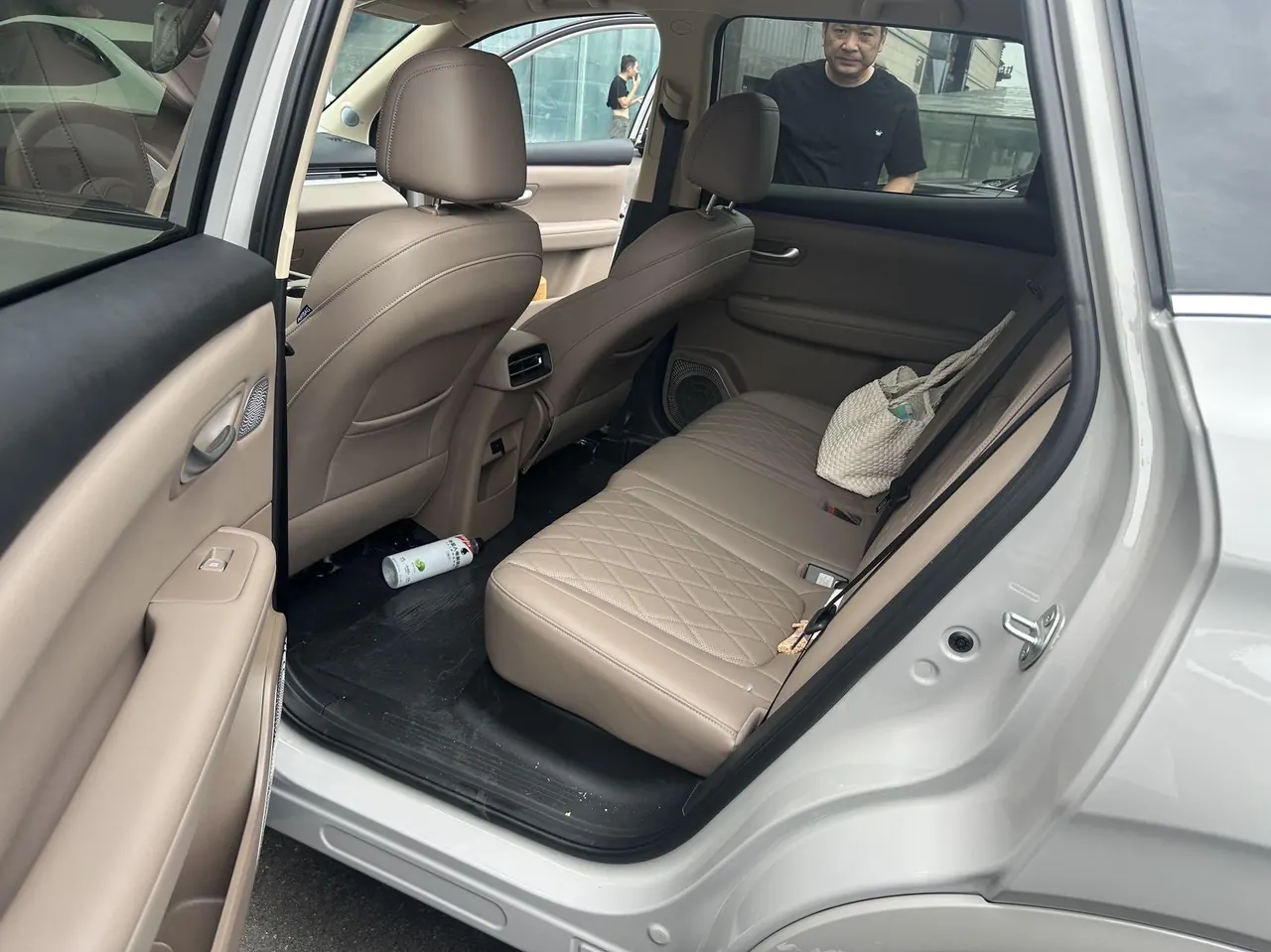 LanDian 2026 LanDian E5 PLUS 1.5 Stepless Standard Endurance Four-wheel Drive Performance Edition Ultra5 Seat Automatic Transmission 3