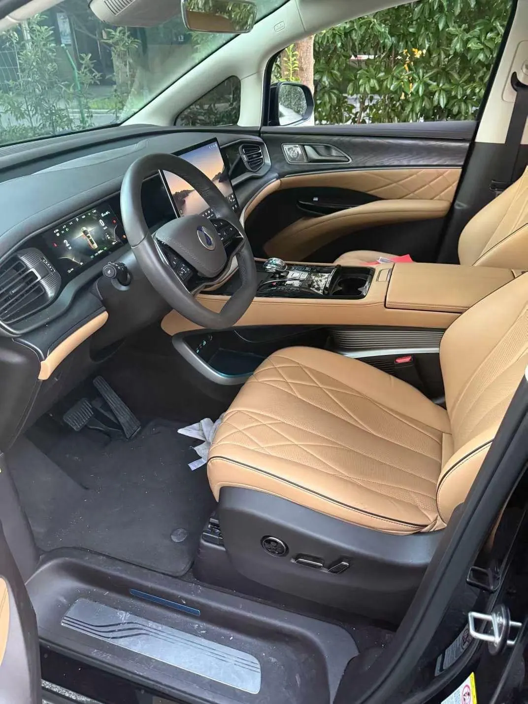 Denza 2022 Denza D9 DM-i 1.5T stepless 970 four-wheel drive flagship automatic gear 6