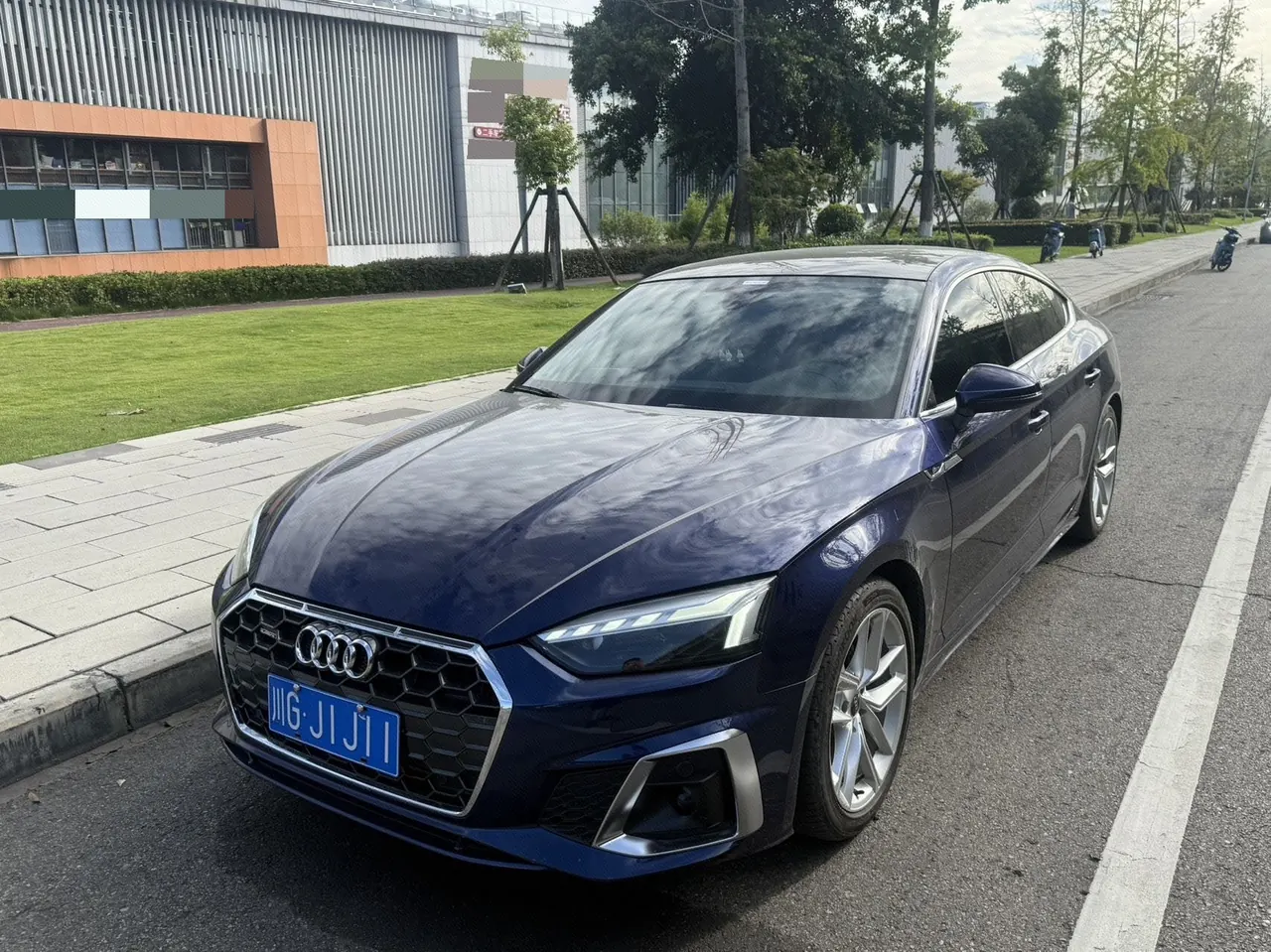 打开图片灯箱:Audi A5 (Imported) 2023 A5 Sportback 2.0TFSI 40TFSI Fashion Dynamic Automatic Gear