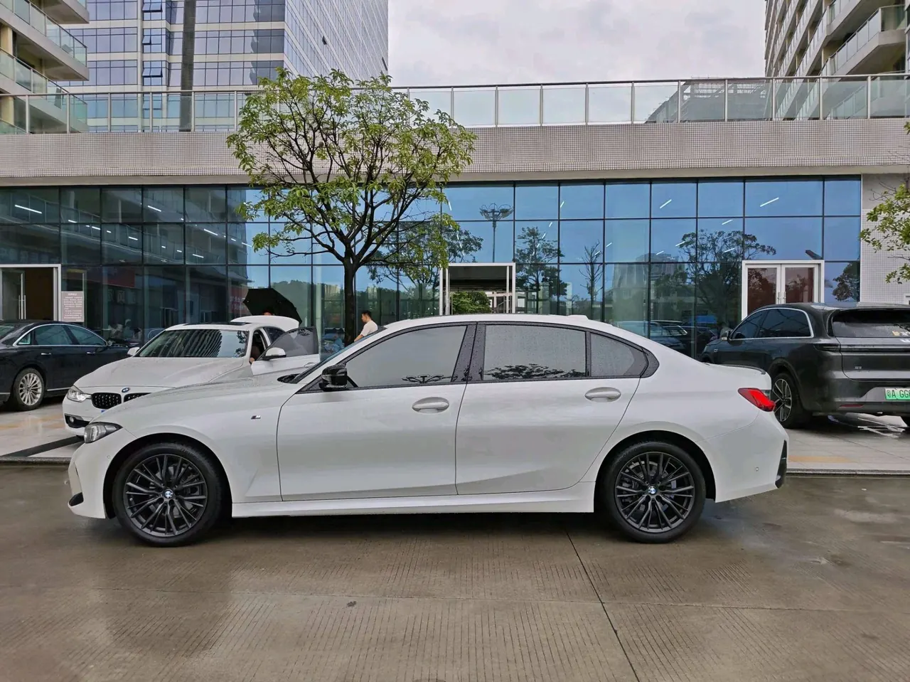 BMW 3 Series 2024 325Li 2.0T M Sports Obsidian Night Suit Automatic Gear 3
