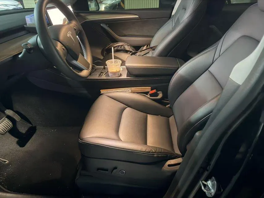 Tesla 2022 Model Y rear-wheel drive version (facelift) automatic gear 2