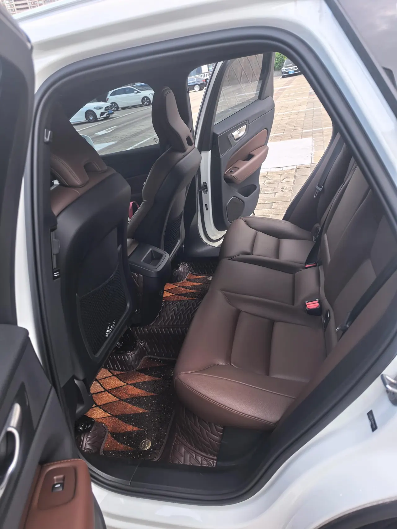 Volvo 2024 XC60 48V 2.0T B5 4-wheel drive Zhiyuan Deluxe Edition Automatic Gear 8