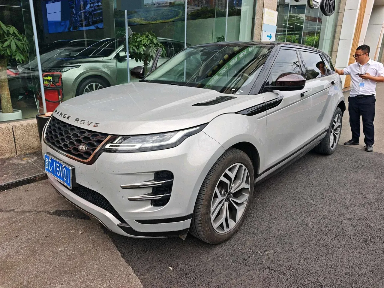 Open image lightbox: Land Rover 2022 Range Rover Aurora L 48V 2.0T 249PS R-Dynamic Corinthian Bronze Special Edition Automatic Gear