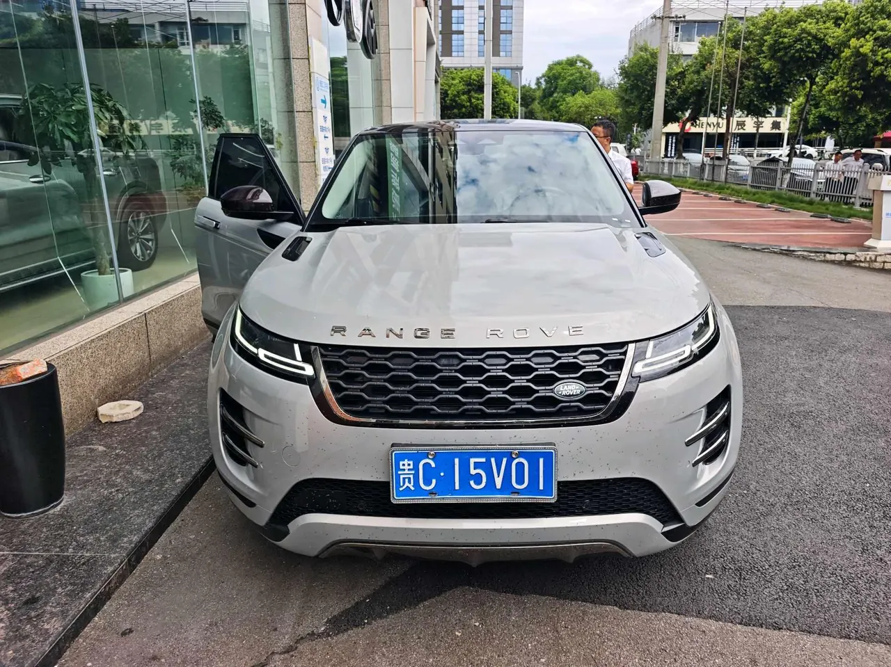 Land Rover 2022 Range Rover Aurora L 48V 2.0T 249PS R-Dynamic Corinthian Bronze Special Edition Automatic Gear 2