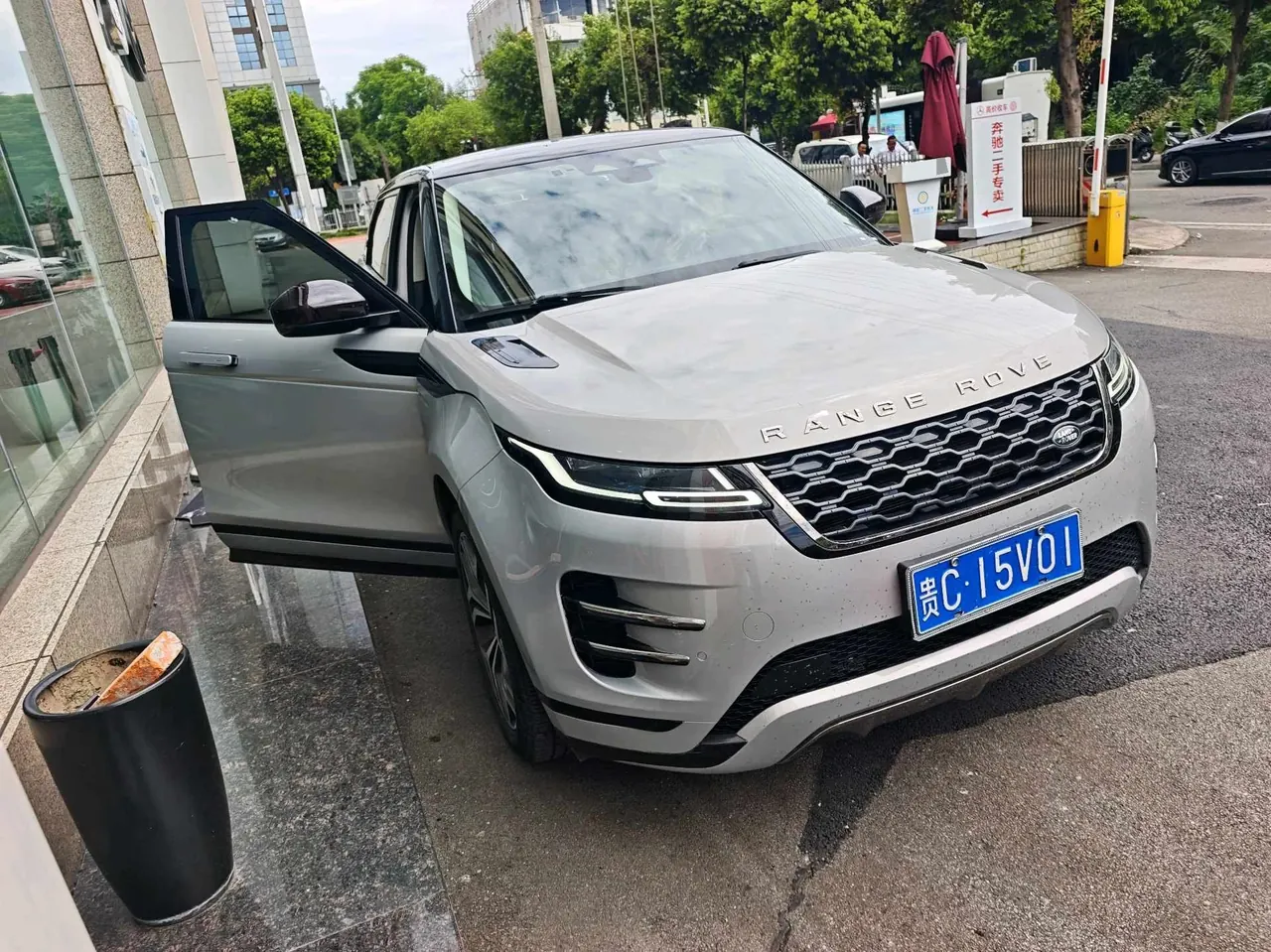 Land Rover 2022 Range Rover Aurora L 48V 2.0T 249PS R-Dynamic Corinthian Bronze Special Edition Automatic Gear 3